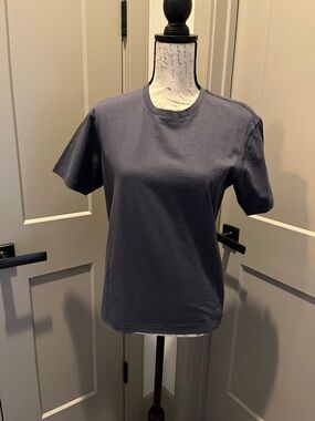 Uniqlo Crewneck T-Shirt in Charcoal - SMALL - NWT